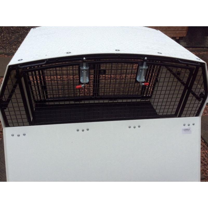 Lintran double dog crate with rear escape hatch in excellent condition comes with rubber liner