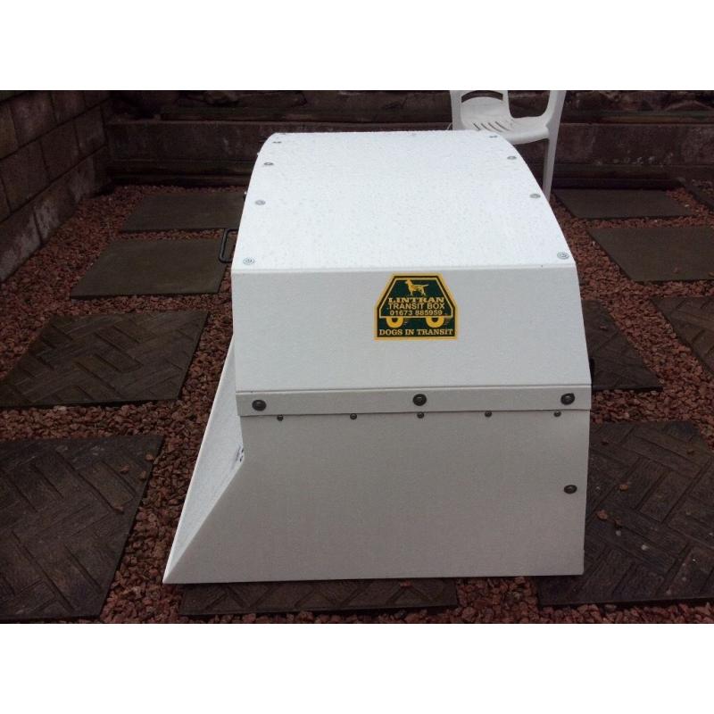 Lintran double dog crate with rear escape hatch in excellent condition comes with rubber liner