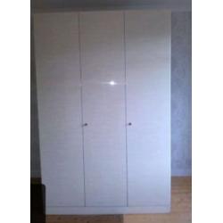 HOUSE CLEARANCE! -huge cream gloss tripple door wardrobe, four generous size shelves and rail