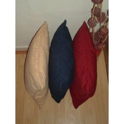 9 CUSHION COVERS WITH PADS