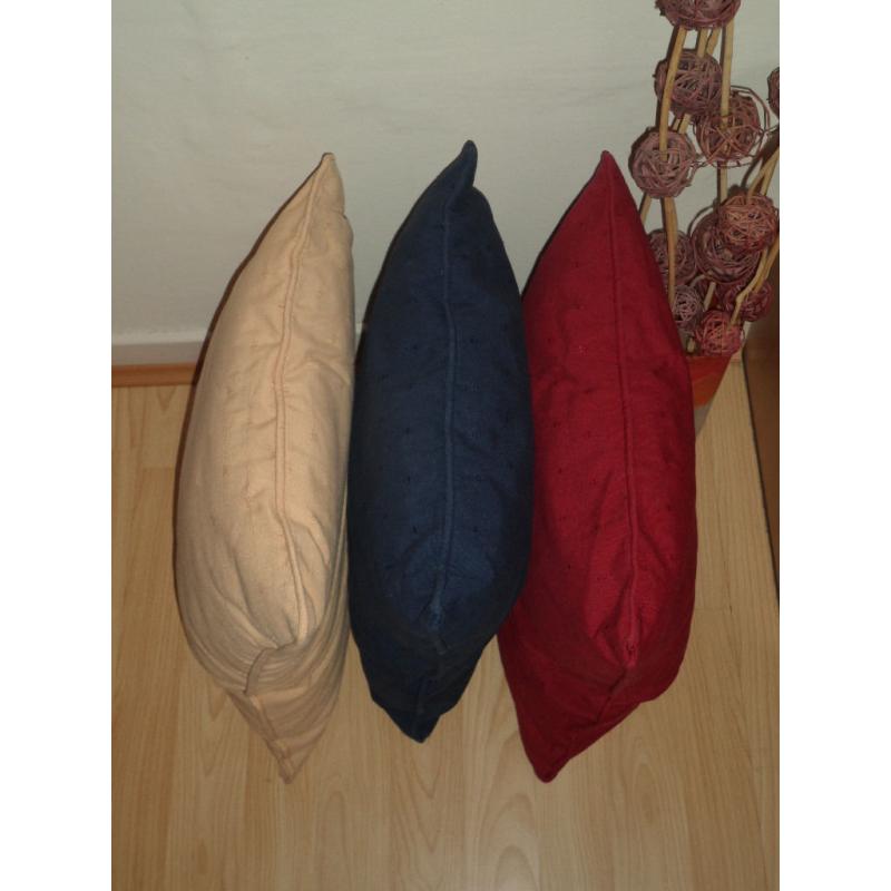 9 CUSHION COVERS WITH PADS