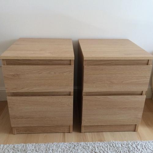 2 Oak effect bedside drawers