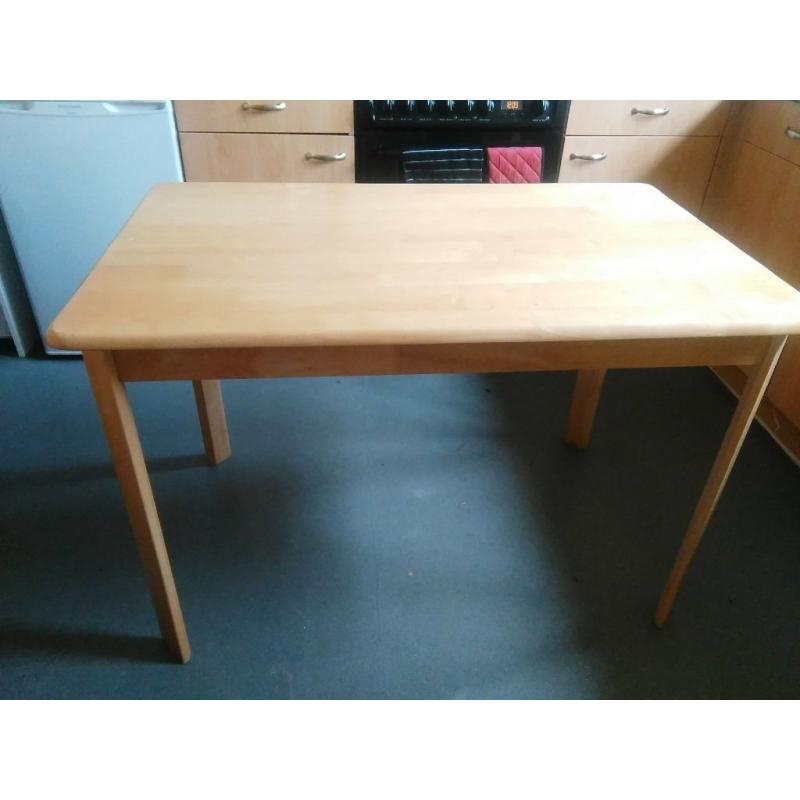 Solid Table with 4 chairs