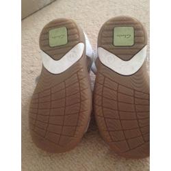 Clarks First Shoes Softly Mae Fst Size. 4.5 F