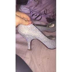 Size 5// crystal heels