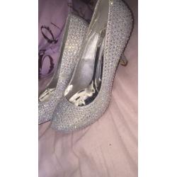 Size 5// crystal heels