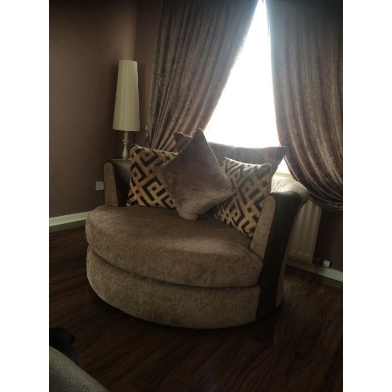 4 seater couch and 2 chairs