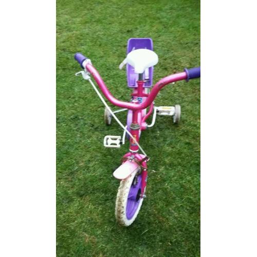 Girls bike with stabilisers
