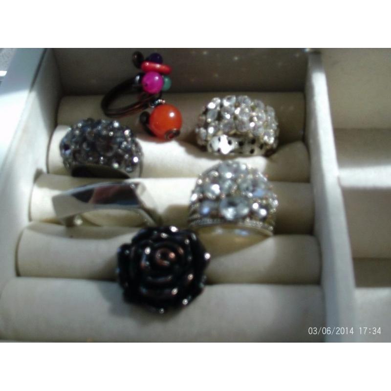 6 costume rings