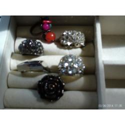 6 costume rings