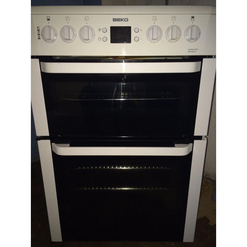White Beko double oven cooker