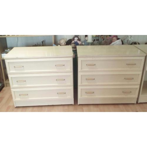 2 matching chest of 3 drawers with possible delivery
