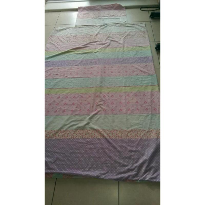 Girls bedroom set, reversible single duvet, curtains etc
