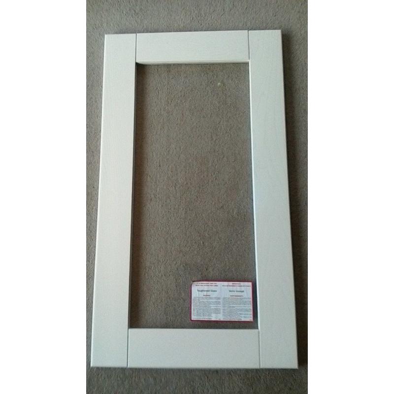 New Kitchen unit glass door. Howdens Tewksbury White Solid Oak 900 x500 NEW