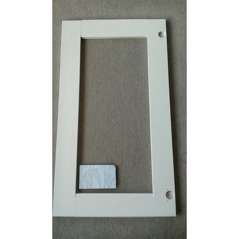 New Kitchen unit glass door. Howdens Tewksbury White Solid Oak 900 x500 NEW