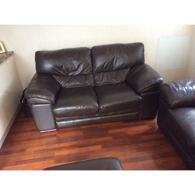 Brown leather suuite