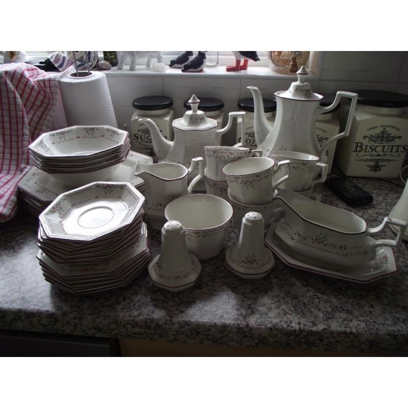 JOHNSON BROTHERS "MADISON" DINNER SET FOR FOUR