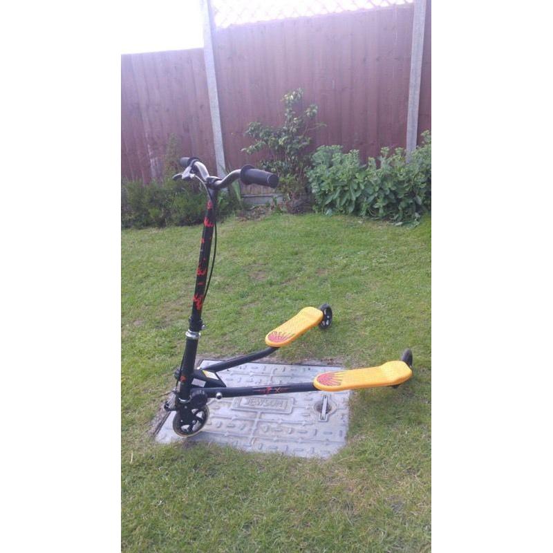 Kids fliker type scooter used only once!