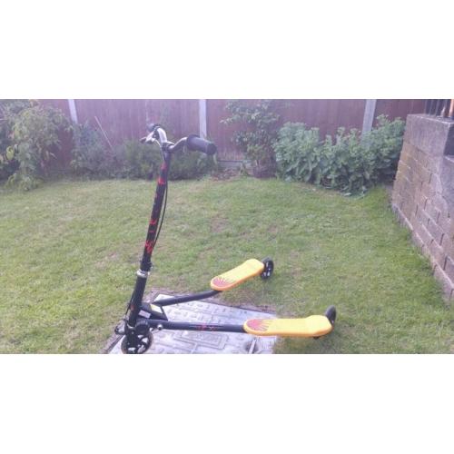 Kids fliker type scooter used only once!