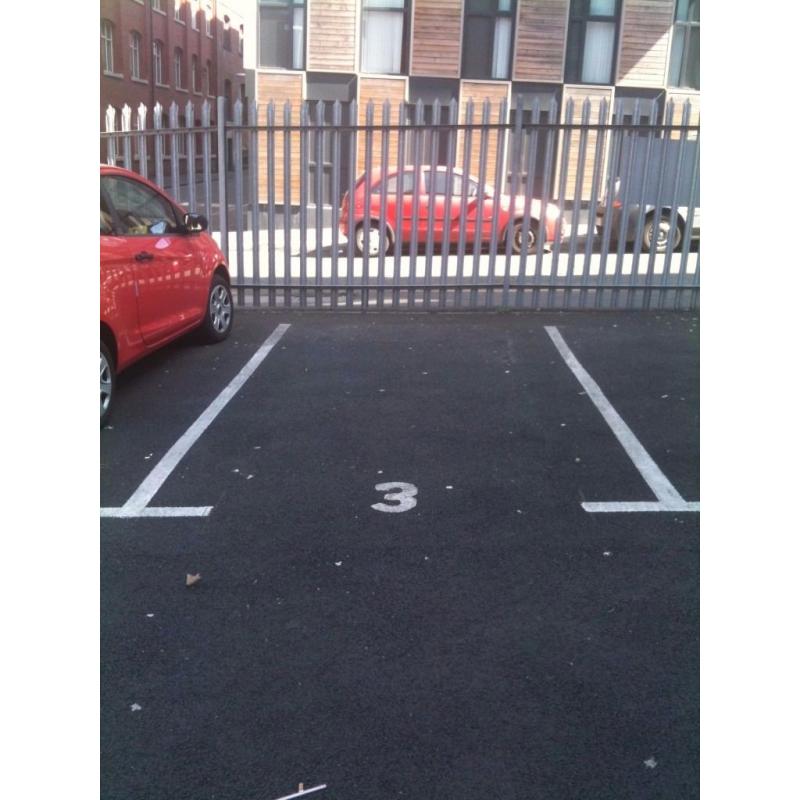 ***SHARP ST***Very Close To***CIS TOWER, SHUDEHILL & CITY CENTRE***Open Air, Gated Car Park (3638)