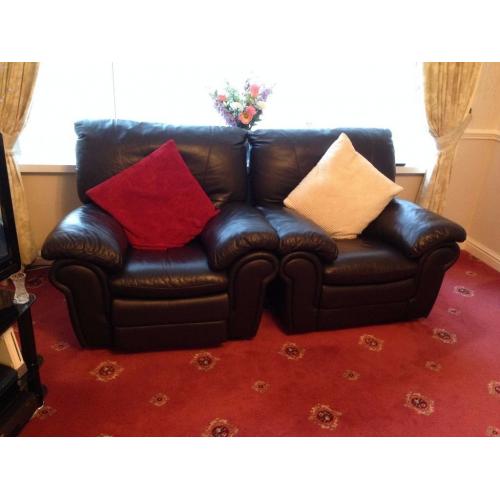 3 Piece Suite. One chair electric reclines.