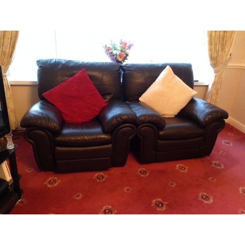 3 Piece Suite. One chair electric reclines.