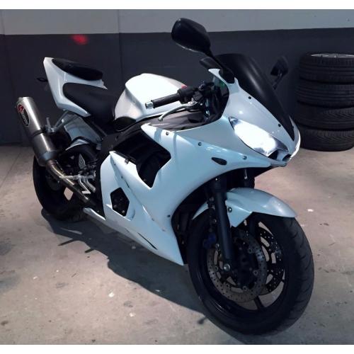 STUNNING "ONE OFF" 2005 Yamaha YZF R6 ( Portuguese Bike ) NEVER SEEN THE RAIN, Pearl white/Black !
