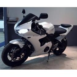 STUNNING "ONE OFF" 2005 Yamaha YZF R6 ( Portuguese Bike ) NEVER SEEN THE RAIN, Pearl white/Black !