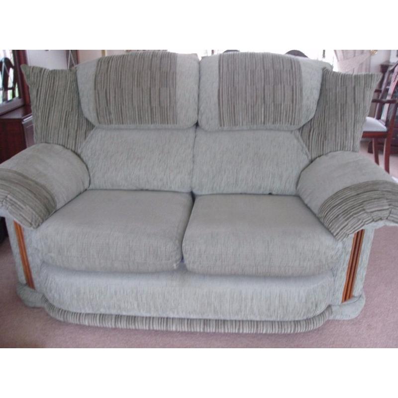 Very good condition green suite (3, 2, 1 piece + pouffe)