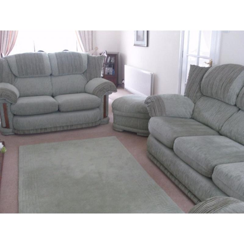 Very good condition green suite (3, 2, 1 piece + pouffe)