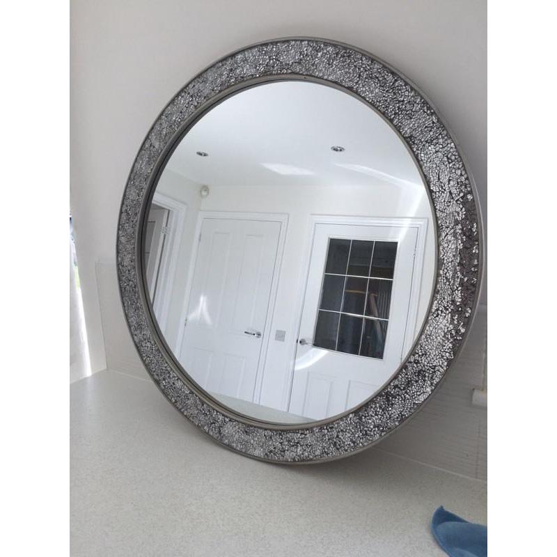 Circular mosaic mirror