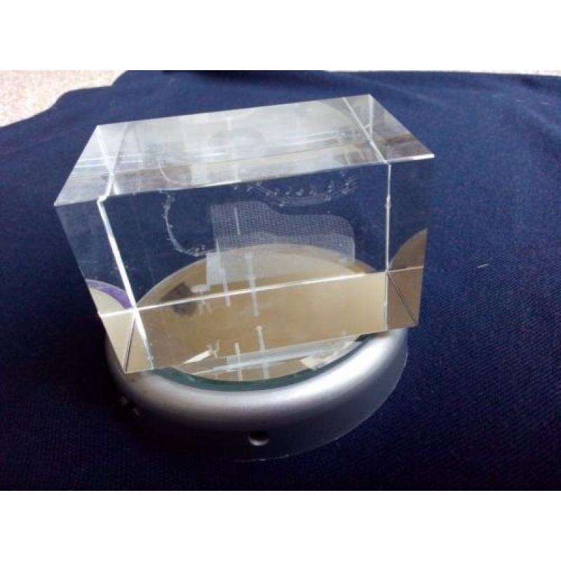 Grand Piano etched glass ornament and stand (colour changing light) - ex cond