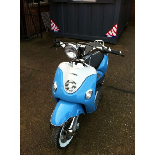 SINNIS Spirit 125cc 125 Scooter 125. Learner Legal