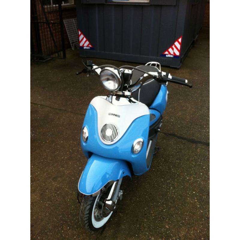 SINNIS Spirit 125cc 125 Scooter 125. Learner Legal