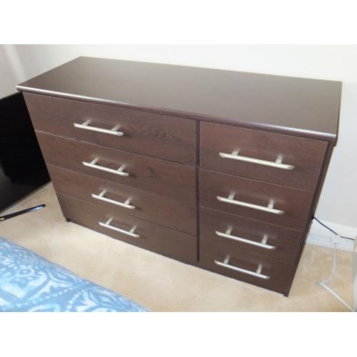 Large chest of drawers with 8 x draws excellent condition collection from Colchester