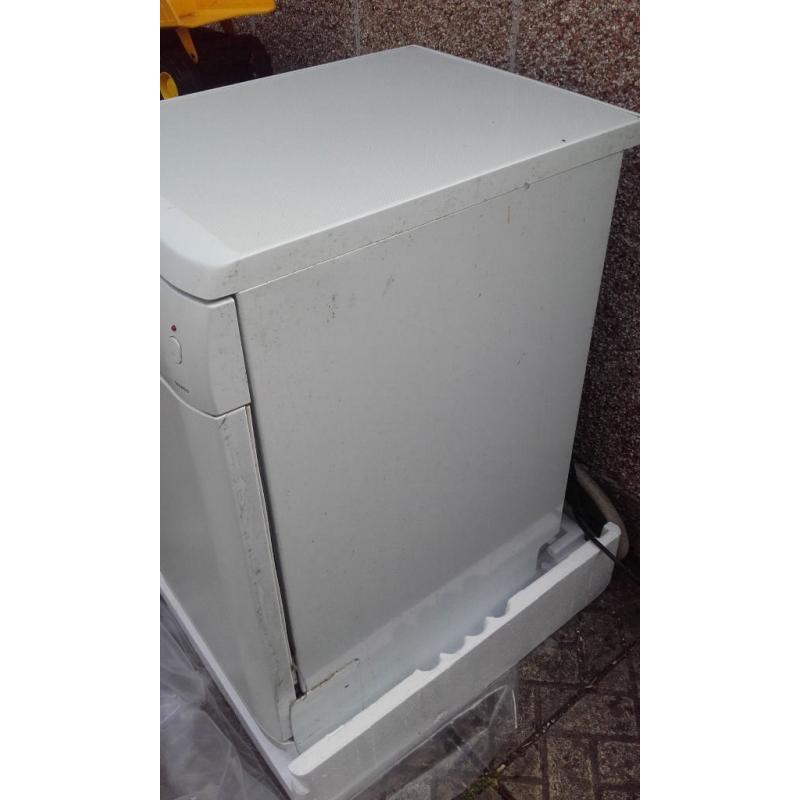 Hotpoint-Aquarius-SDW60-Slimline-Dishwasher