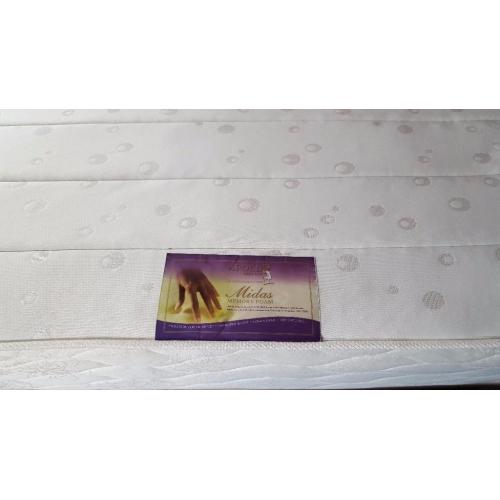 Selling a double divan bed with full memory foam mattress 4 month old