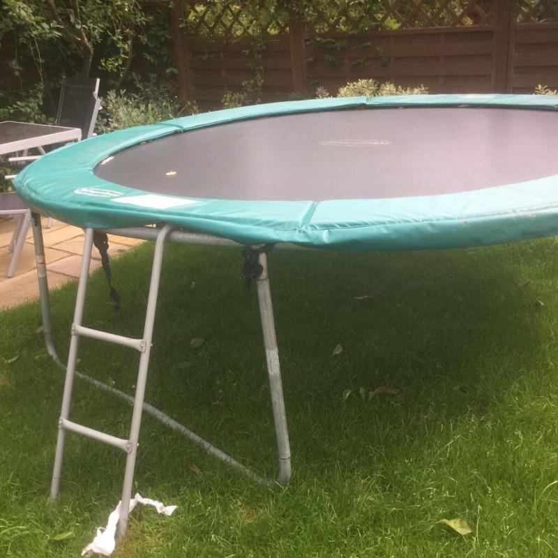TRAMPOLINE 10 feet wide Excellent Condition