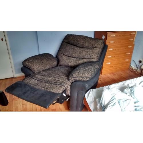 Lazy boy electric recliner arm chair