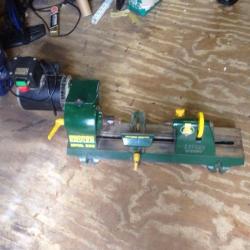 Wood turning laith