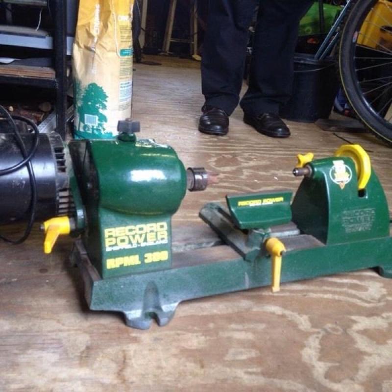 Wood turning laith