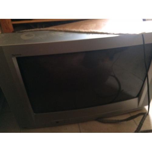 Free 32inch crt fully functional yet heavy!