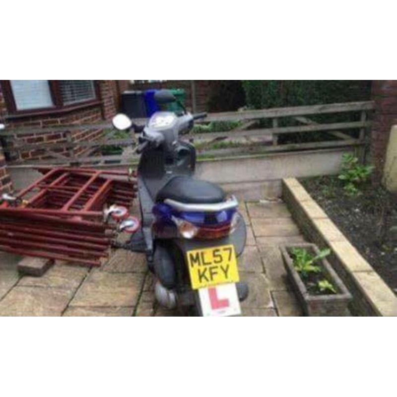 Honda Dylan SeS 125 **needs new front plastics**