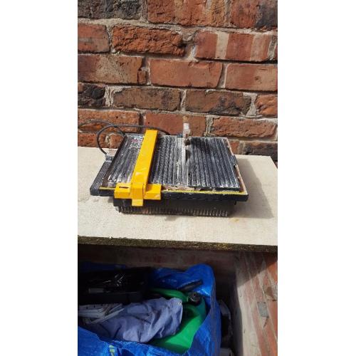 Tile cutter