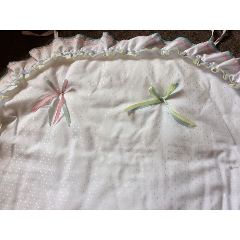Cot bumper and quilt