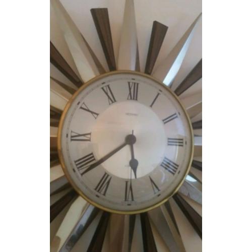 VINTAGE ORIGINAL 1960/70S METAMEC SUNBURST/STARBURST (QUARTZ) WALL CLOCK (DELIVERY AVAILABLE)