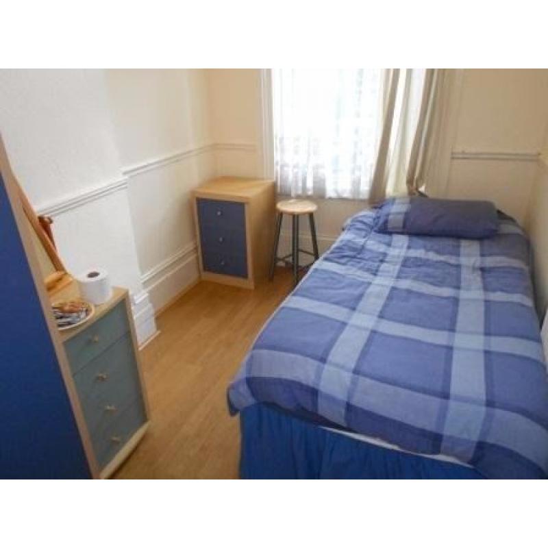 Single room share NEW HOUSE! NO REFERENCES! CALL NOW!