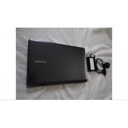 15.6” SAMSUNG NP355V5C-A04UK – AMD A8 VISION – 6GB Ram – 750GB HDD - 1GB Graphic