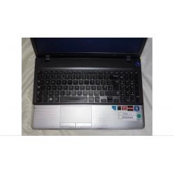 15.6” SAMSUNG NP355V5C-A04UK – AMD A8 VISION – 6GB Ram – 750GB HDD - 1GB Graphic