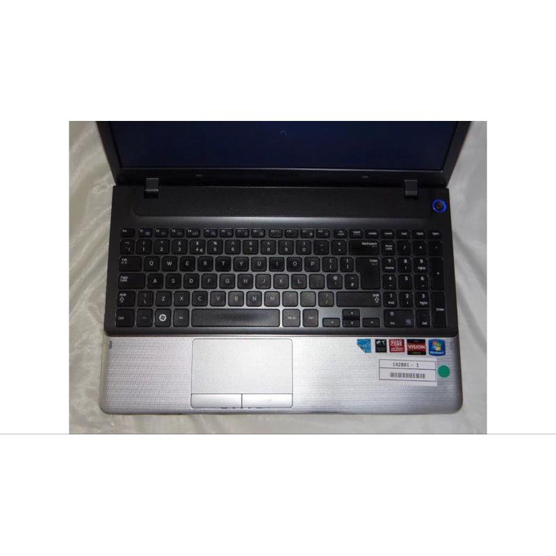15.6” SAMSUNG NP355V5C-A04UK – AMD A8 VISION – 6GB Ram – 750GB HDD - 1GB Graphic